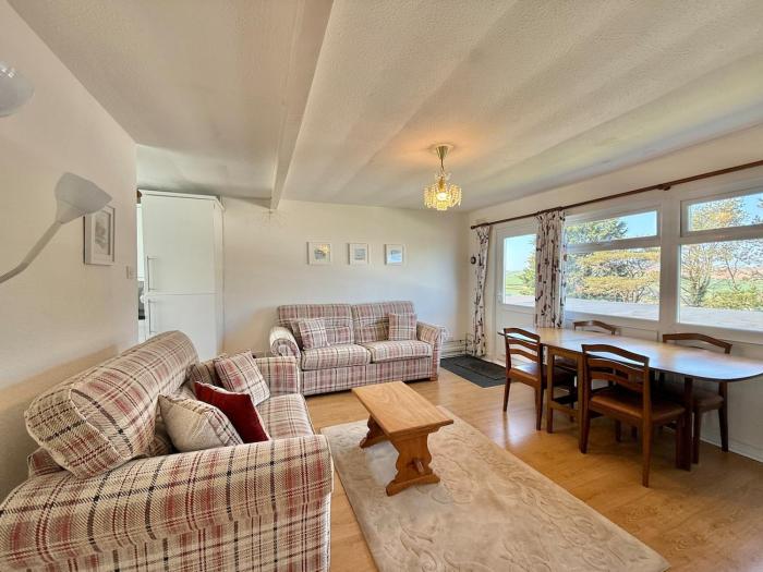 The Look Out, A 2 Bedroom Chalet with Allocated Parking