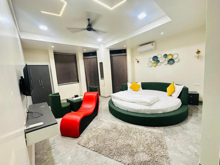 Hotel Hill Top Inn -Near Baner Rd Pune