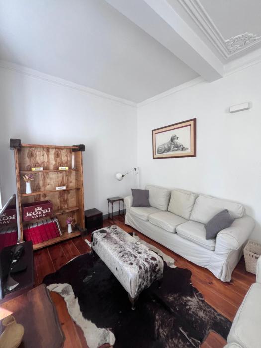 Live Like a Local 2BR Flat in the Heart of Graça