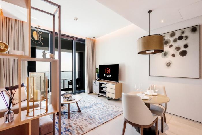 Stunning 1BR with Marina View And Beach Access