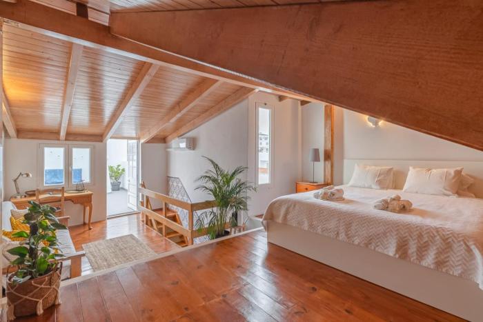 4-bedroom Townhouse with Terrace in Center Oldtown