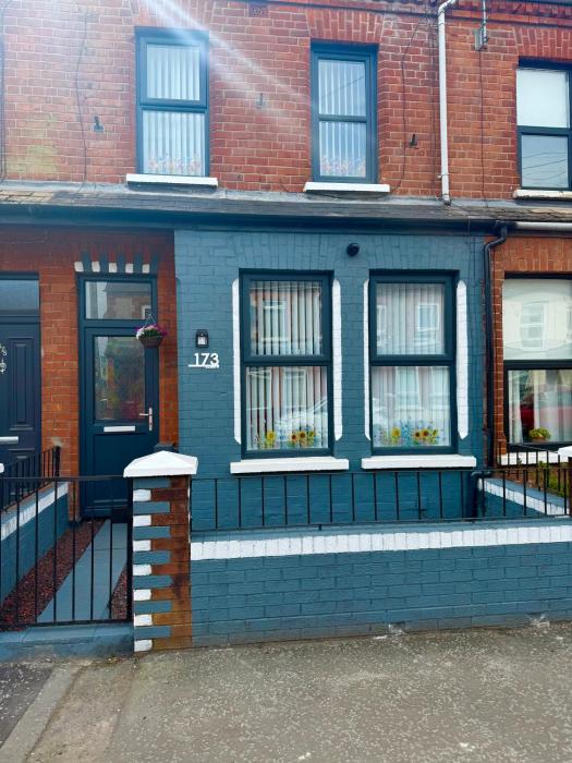 Titanic Shadow Entire house 5 mins from City Centre