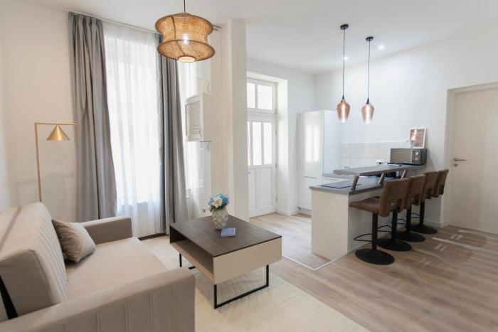 Artsy Central Elizabeth Boulevard Suites