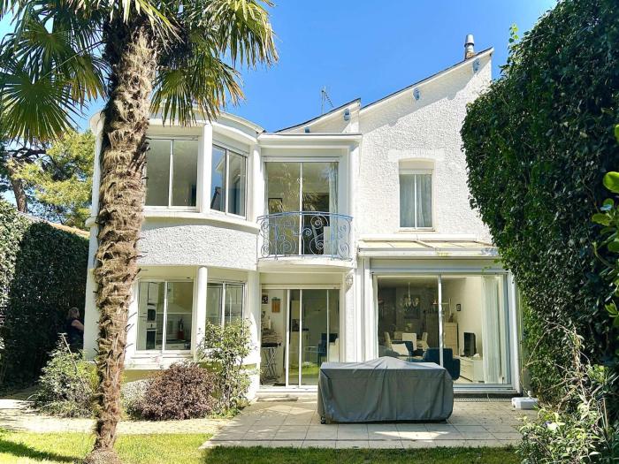 Villa Bauloise 5 pièces, 8 couchages, proche marché, plage, jardin, parking, BBQ - FR-1-245-131