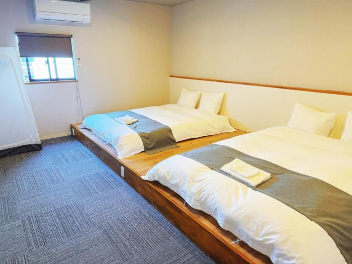 Spacious Stay for up to 8 Guests, 3 Minutes from Station with Easy Access to Namba301