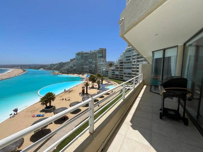 Rest in front of the Lagoon San Alfonso