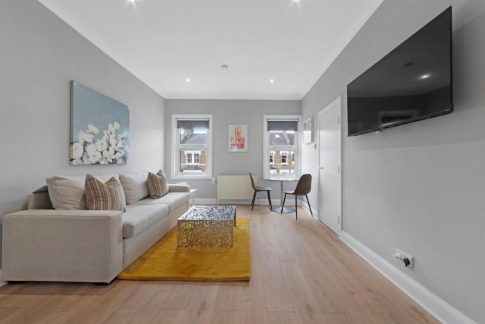 Saltram Crescent Loft Second Floor Sleeps 6