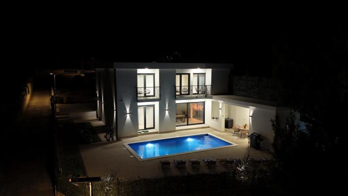 White Villa, Brac