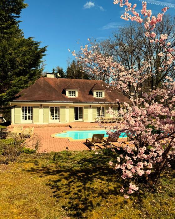 Country house in Forest of Rambouillet