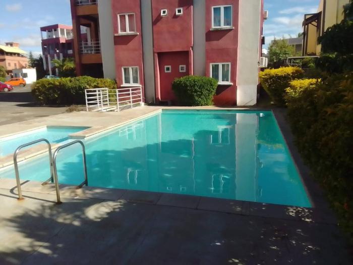 2 bedroom apartment with 2 pools