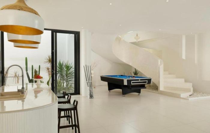 Calm Breeze 4 BR Canggu Heart Villa CYN