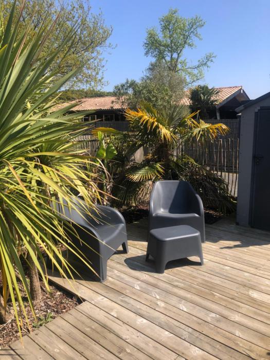 Agréable maison à Arès plein centre mais au calme et à cinq minutes à pied de la plage