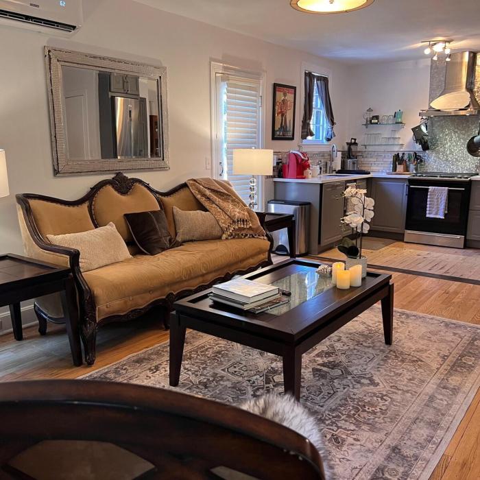 cozy retreat in upscale Green Hills in west Nashville