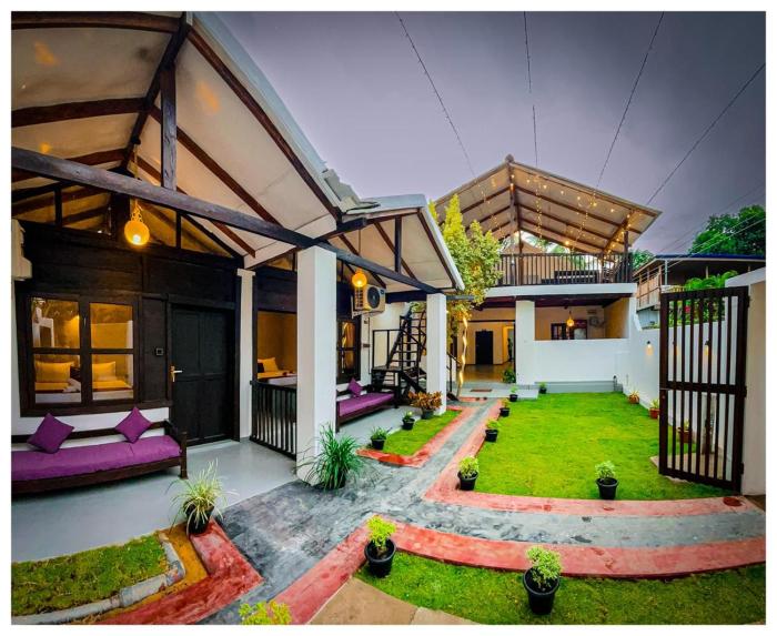 The Wave Rooms & Hostel