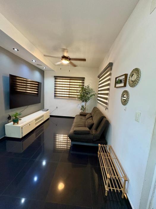 Apt 1 Min to Hotel Zone Pool Free Parking