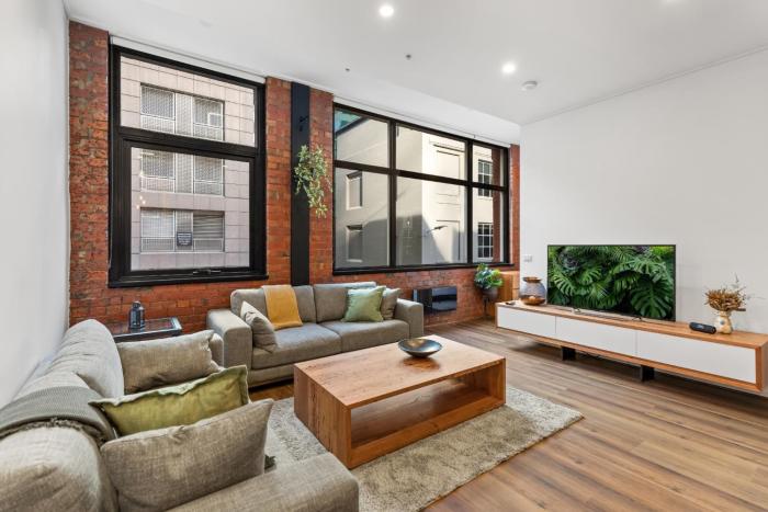 1-Bed Warehouse Conversion in Melbourne CBD