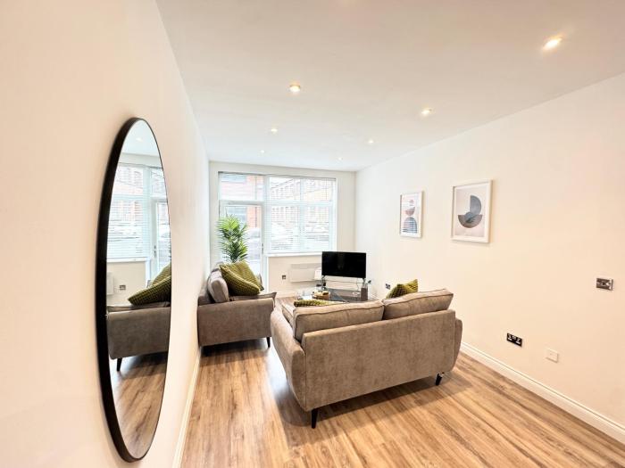 STUNNING APARTMENT - 2 DOUBLE BEDROOMS - EN-SUITE - FREE ALLOCATED PARKING - JQ QUARTER - BIRMINGHAM CITY CENTRE - SLEEPS 6 GUESTS - 2 BATHROOMs