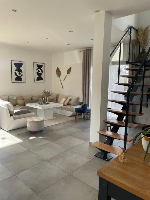 Grande maison- 10 mn circuit 24h