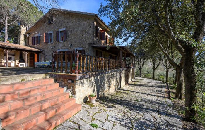 4 Bedroom Nice Home In Pergola