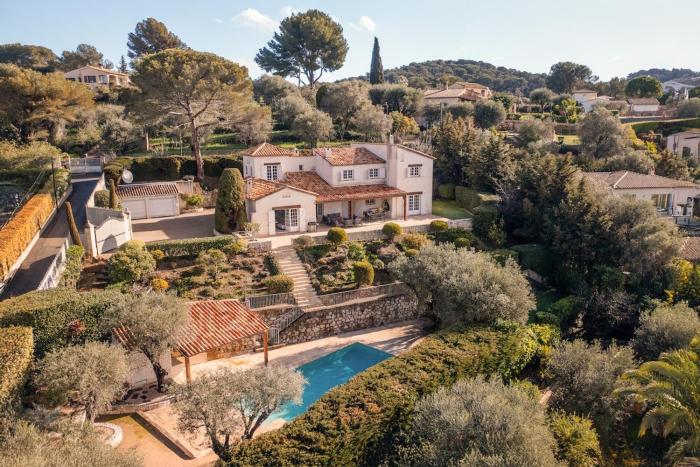 Beautiful Provençal-style villa in Mougins with Sea view