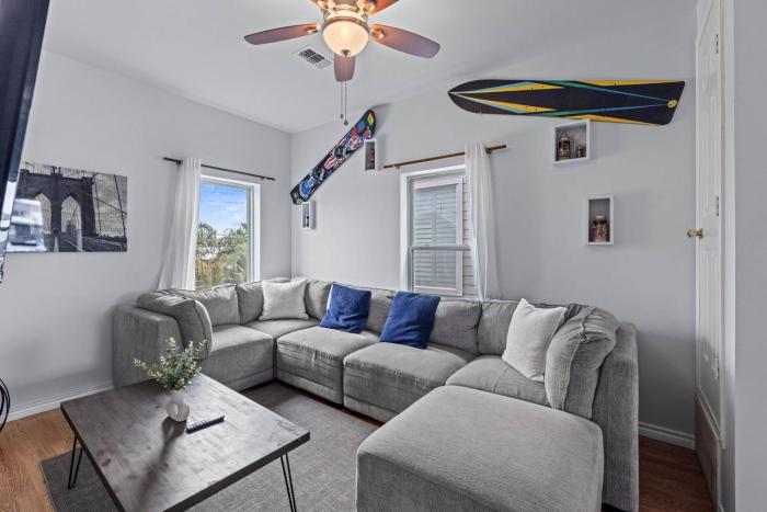 Near Downtown Heights Apt Yard Terrace WiFi Desk