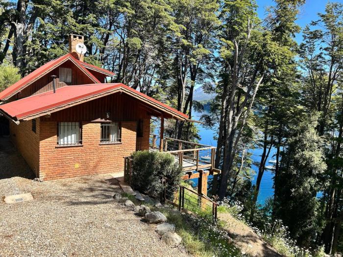 Experiencia única, casa con costa de lago y deck