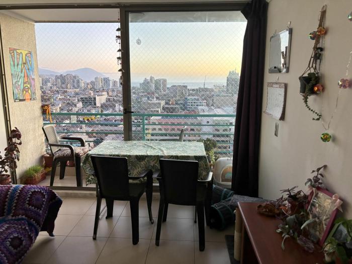 Habitación con vista al mar en cómodo depto céntrico