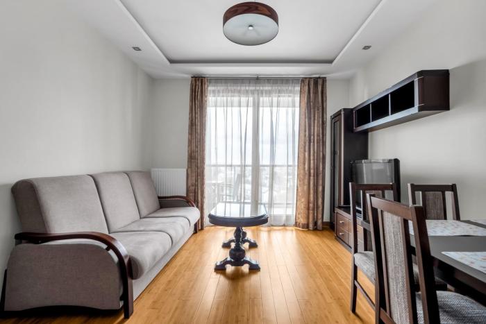 Homey Comfort Stay Apartment by BookingHost