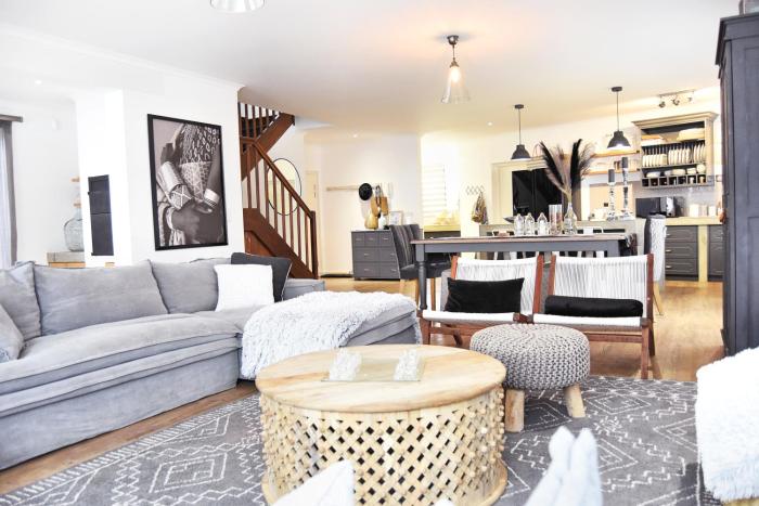 4on Pebbles Holiday Home