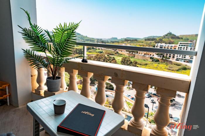 Peaceful Valley Views, a Short Walk from the Coast