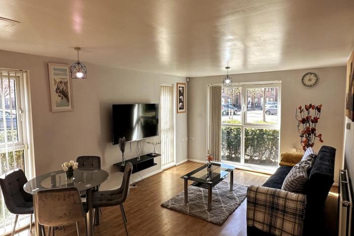 Inside Manchester City, Modern & Luxurious 2 Bed Apartment, Entire Unit