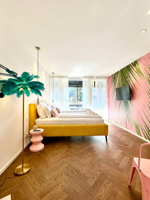 Miami Vice Appartement mit Balkon & Flussblick-Das Alpenzeit im Zentrum mit Parkplatz