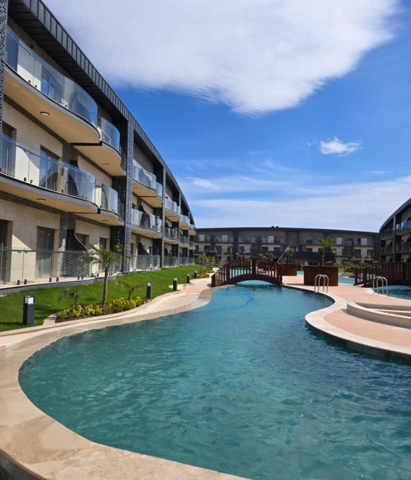 Lara Breeze Kundu Kanyon