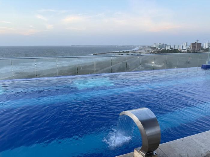 Hermoso apartamento moderno con vista al mar