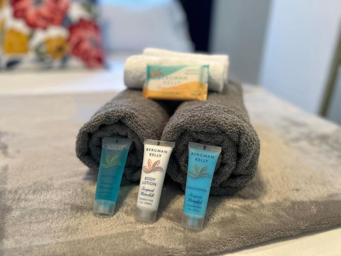 Beautiful home in West Palm - 5 min to Airport