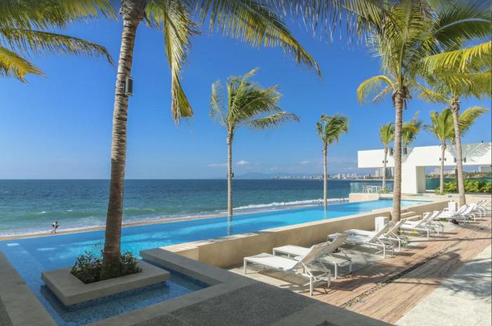 Harbor 171 - LOFT- 10th floor- Beach Front Puerto Vallarta