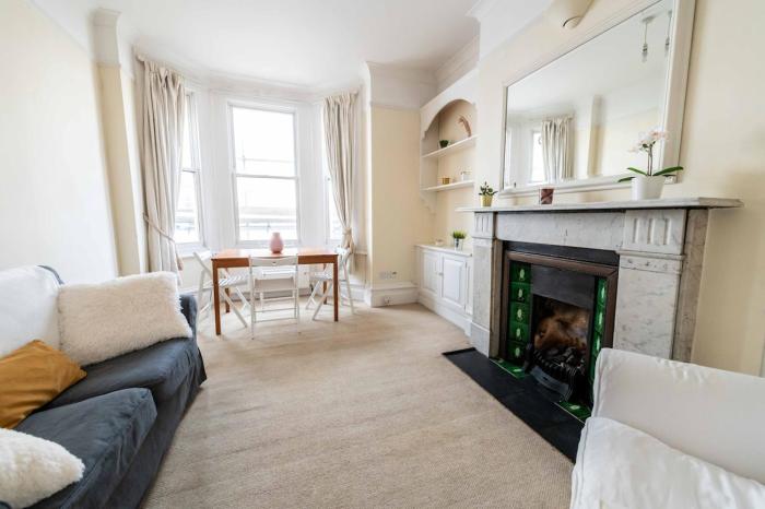 Dancer Road - cosy 2 bed flat