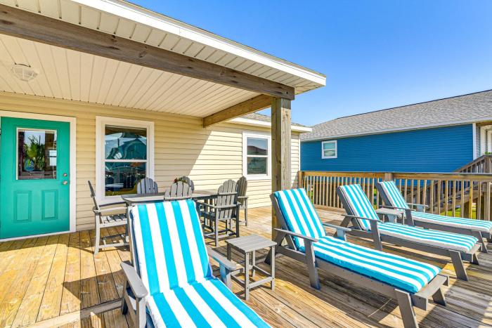 1 Block to Surfside Beach Home with Gulf Views!