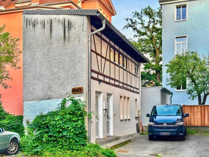 DIE REMISE mit kostenlosem Parkplatz direkt vor der Tür