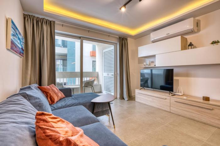 Modern 2-Bedroom Apartment Near the Sea