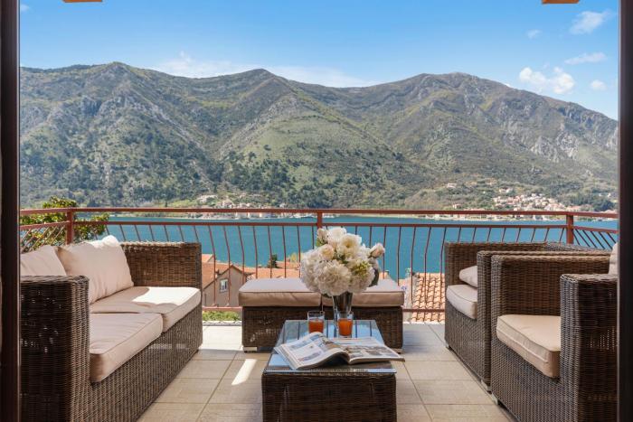 Azure Horizon Retreat