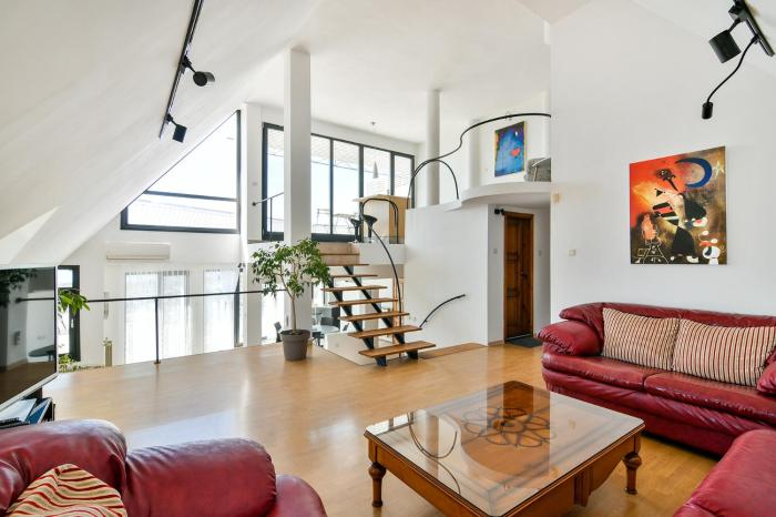 Skyline Grand Penthous free parking