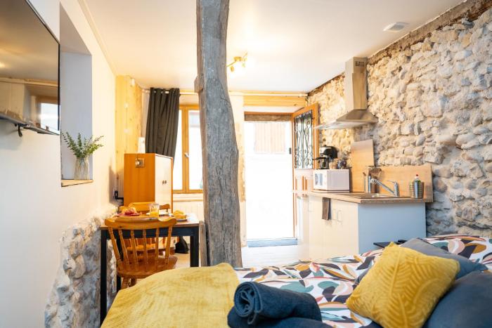 Studio LÉchappée du Chapeau Rouge