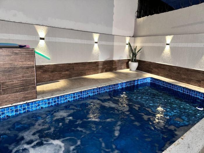 A Casa de Praia com ar, piscina aquecida e churrasqueira