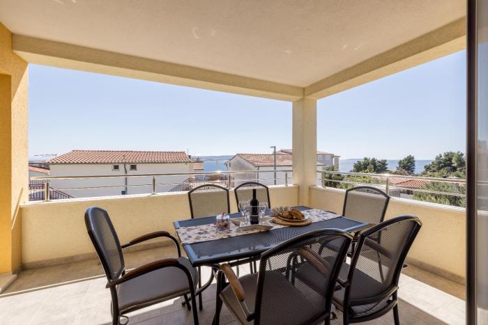 Apart sa Terasom 250m od Plaže,Parking,Wi Fi,Roštilj