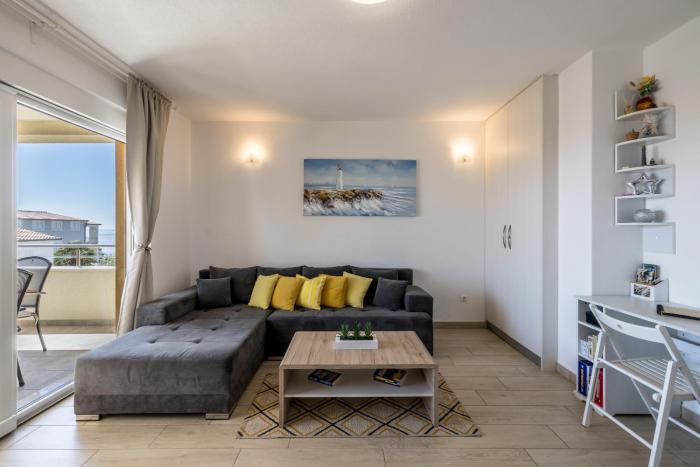 Apart sa Terasom 250m od Plaže,Parking,Wi Fi,Roštilj