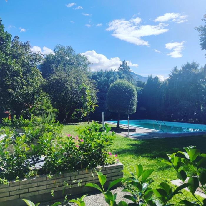 Lovely Apartment with pool and garden