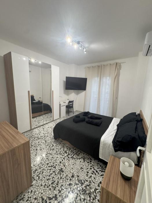 Black Angel Oak Apartment