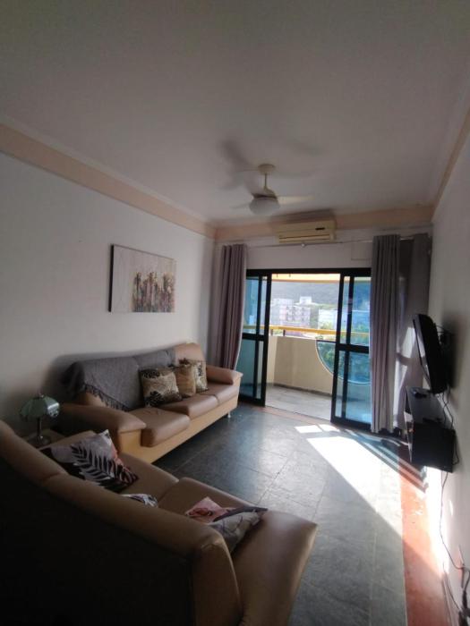 Apartamento Enseada Beira Mar com sacada