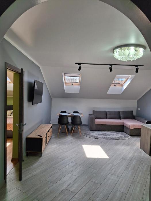 Простора сімейна оселя у серці історичного міста поруч з РАТУШЕЮ & бічна з Площею РИНОК кухня-студія та спальня